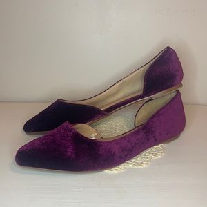 ✨ Barely worn✨ plum velvet flat!